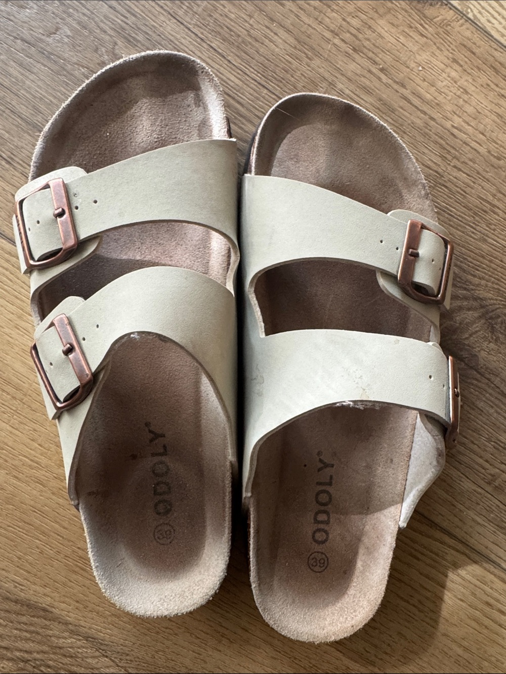 Women’s Cream Double-Buckle Comfort Sandals Odoly size 8
